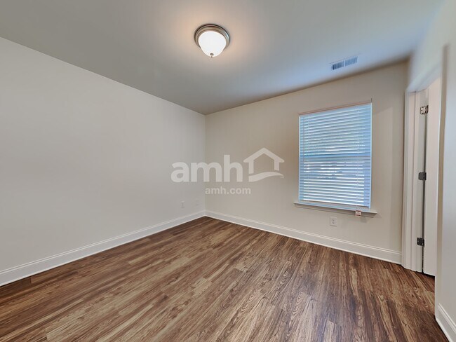 Building Photo - 5060 Hudson Vly Dr