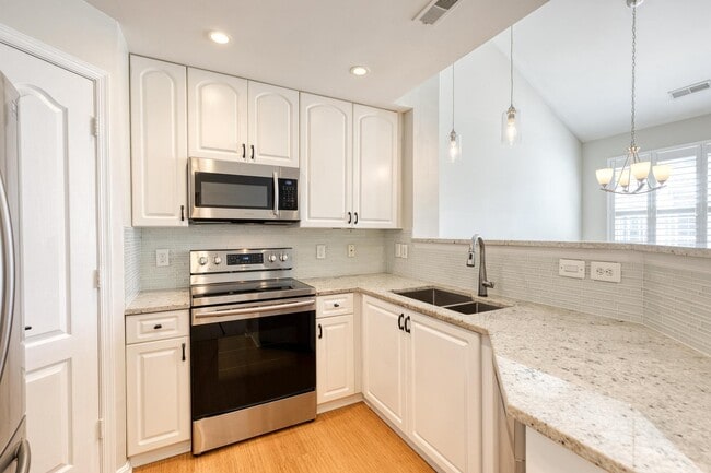 Building Photo - 400 Symphony Cir