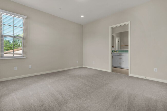 Building Photo - 71 Tallowood