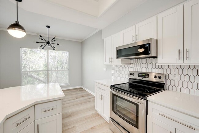 Building Photo - 6000 Shepherd Mountain Cove