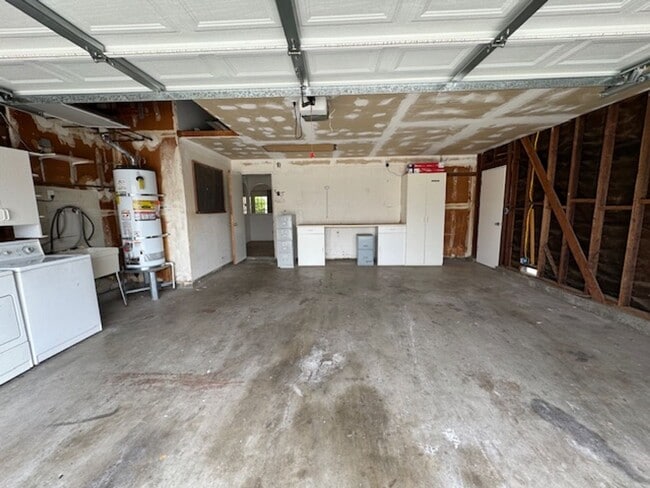 Building Photo - One story home in Simi Valley