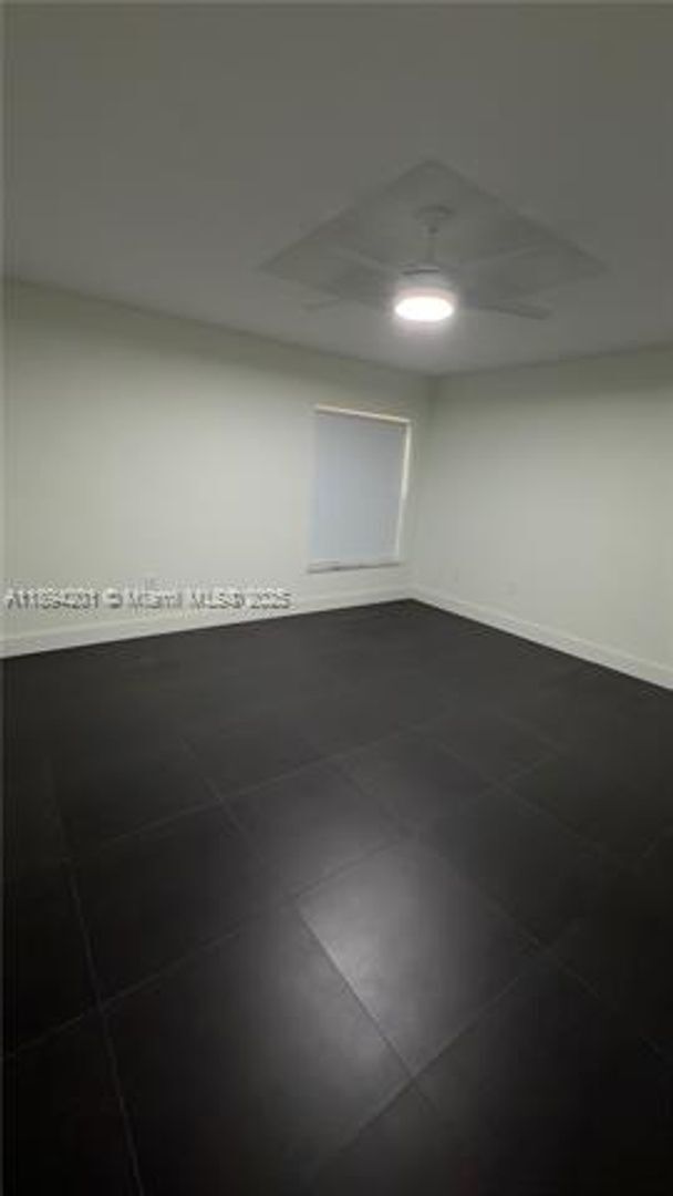 Building Photo - 1070 NW 129th Pl