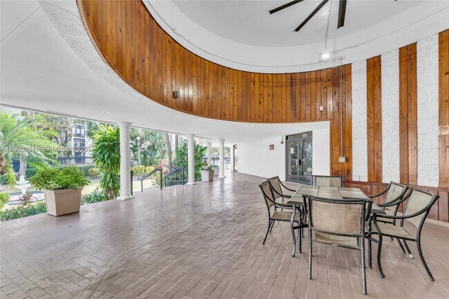 Building Photo - 17021 N Bay Rd