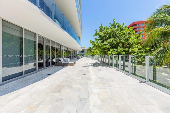 Building Photo - 1 Collins Ave