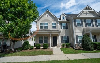 Building Photo - Gorgeous End-Unit Townhome with Spacious Layout!