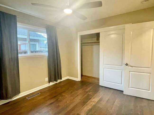 Building Photo - 1042 W Hacienda Ave