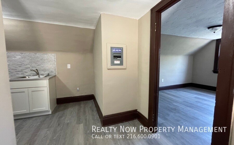 Building Photo - 1637 Coventry Rd