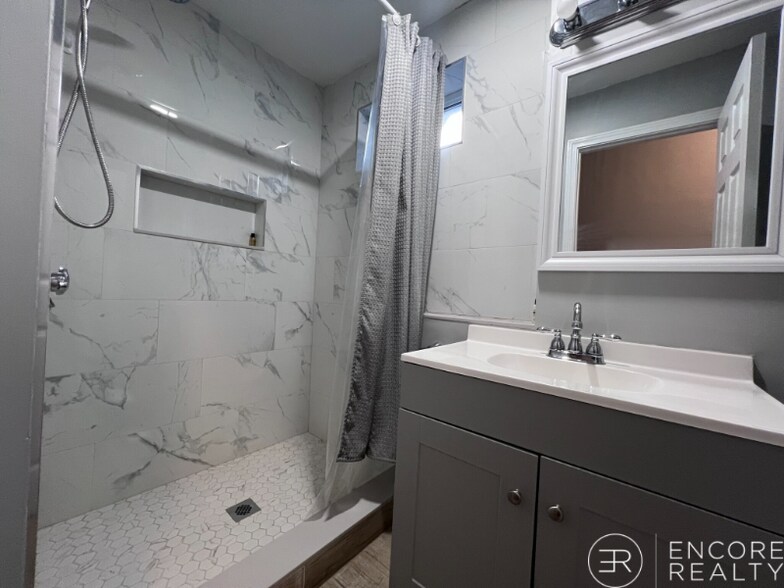 Building Photo - 376 Riverway