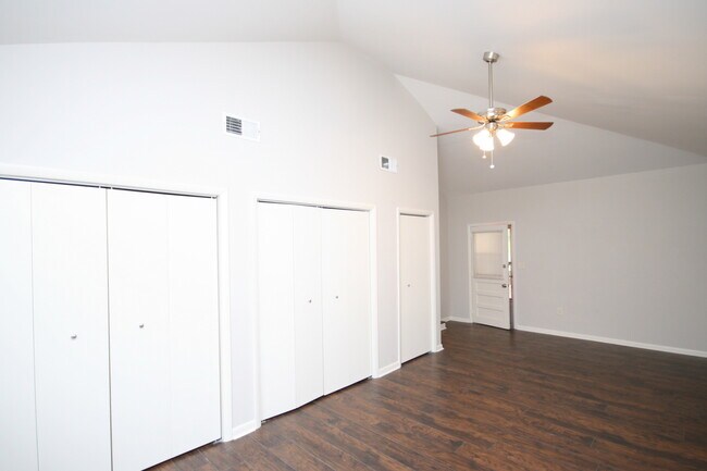 Building Photo - 7620 Charlotte Dr SW