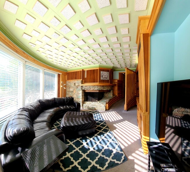 Building Photo - 699 N 600 E