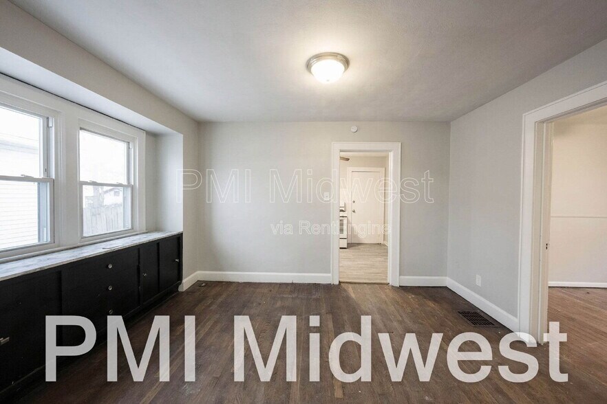 Building Photo - 2905 E 17th St