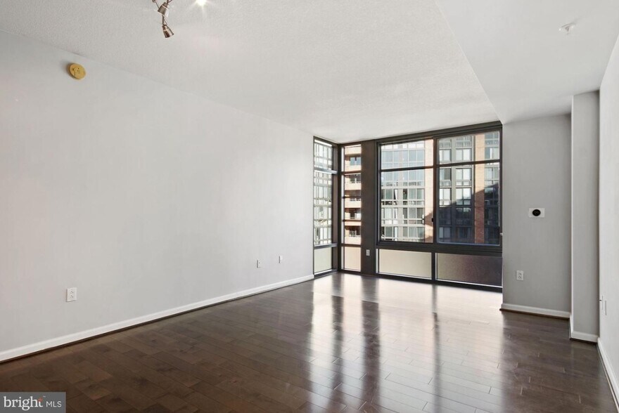 Building Photo - 440 L St NW