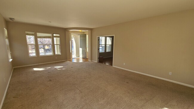 Building Photo - Single Story Sommerset Home!