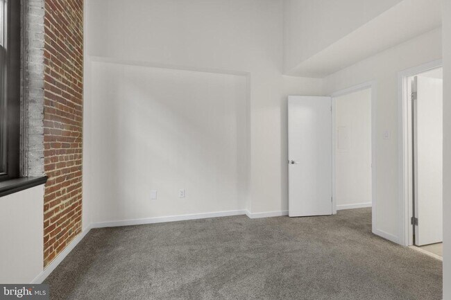 Building Photo - 303 Vine St