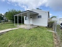 Building Photo - 815 S Calumet St