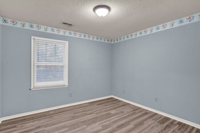 Building Photo - Quiet Cottage in Greensboro NC