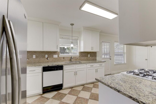 Building Photo - 29419 Fox River Dr