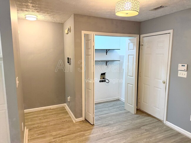 Building Photo - 11166 Knotty Pine Pl