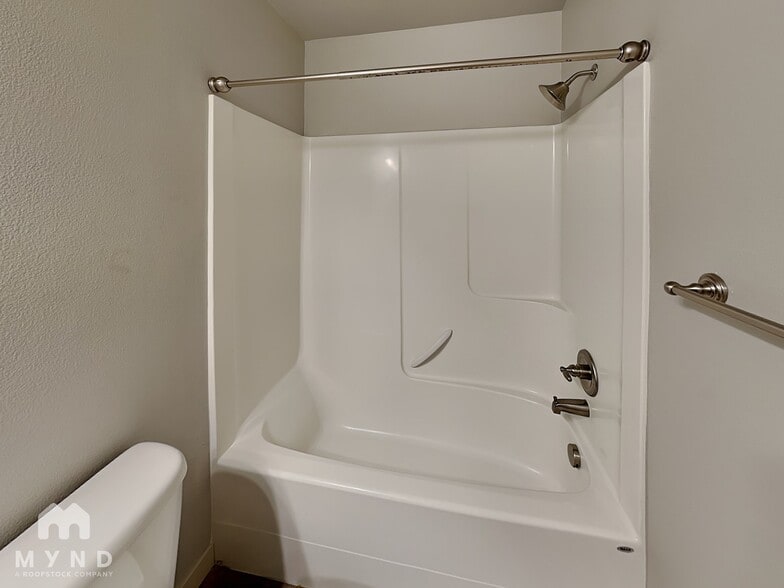 Building Photo - 118 N 43rd Pl