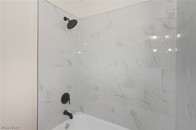 Building Photo - 12808 Beachwood Ave