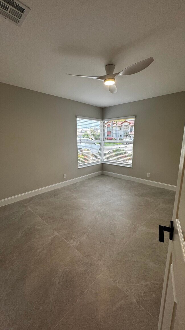 Building Photo - 11822 Island Lakes Ln