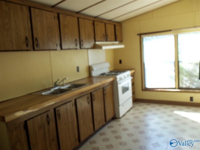 Building Photo - 140 Chestnut Rd