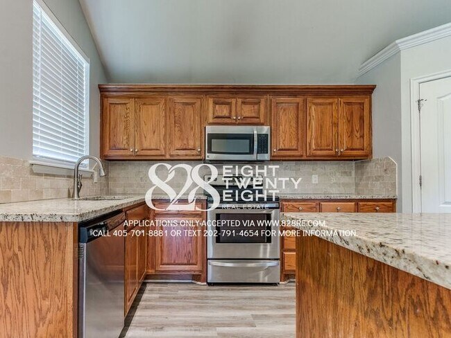 Building Photo - Lovely 3 Bed/2 Bath/2 Car Garage Single Fa...