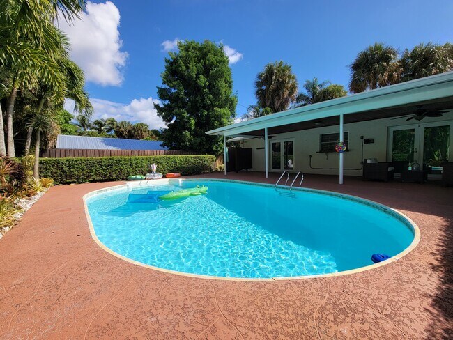 Building Photo - 1084 SE St Lucie Blvd