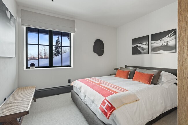 Building Photo - 379 Divide Dr