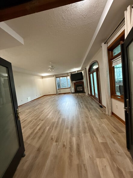 Building Photo - 910 Cedar Creek Grade