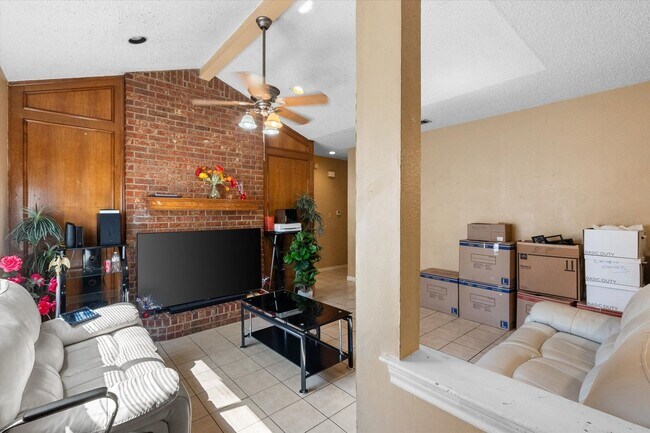 Building Photo - Quiet Cedar Hill Duplex on a Cul-d-sac