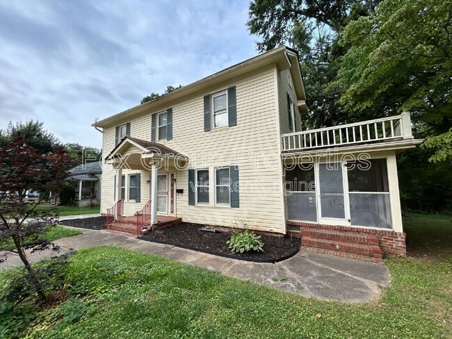 Building Photo - 348 W McLelland Ave