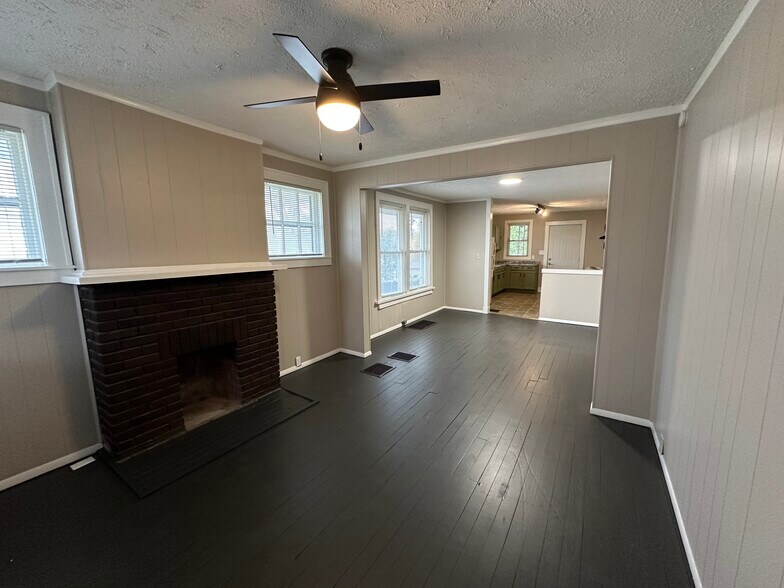 Building Photo - 424 Cherry St