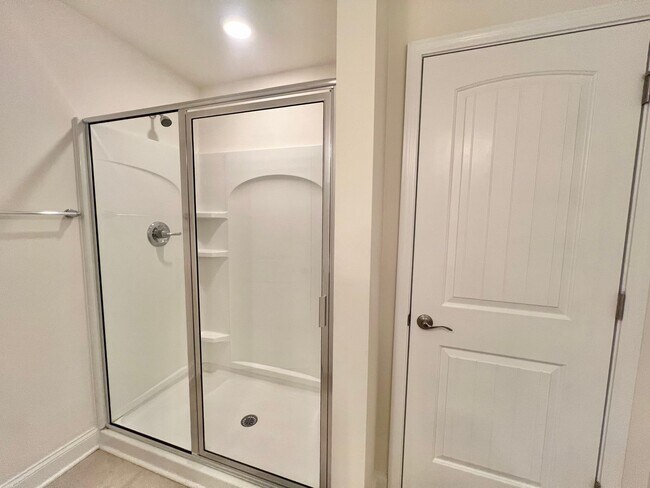Building Photo - Stunning 3BD, 3BA Raleigh Townhome in an H...