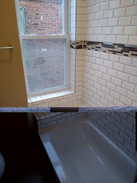 Building Photo - 2054 Ann St