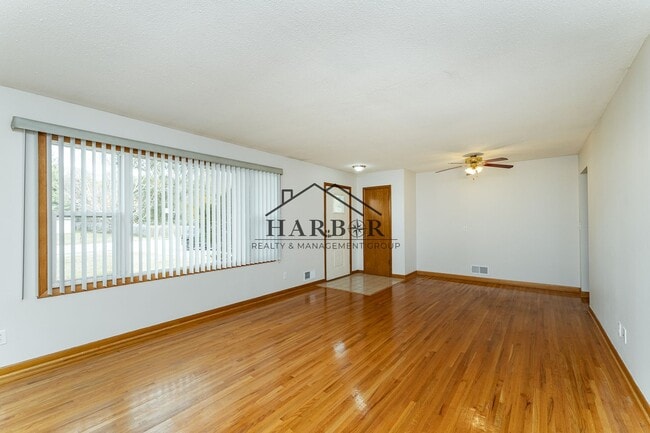 Building Photo - 2920 20th St SE