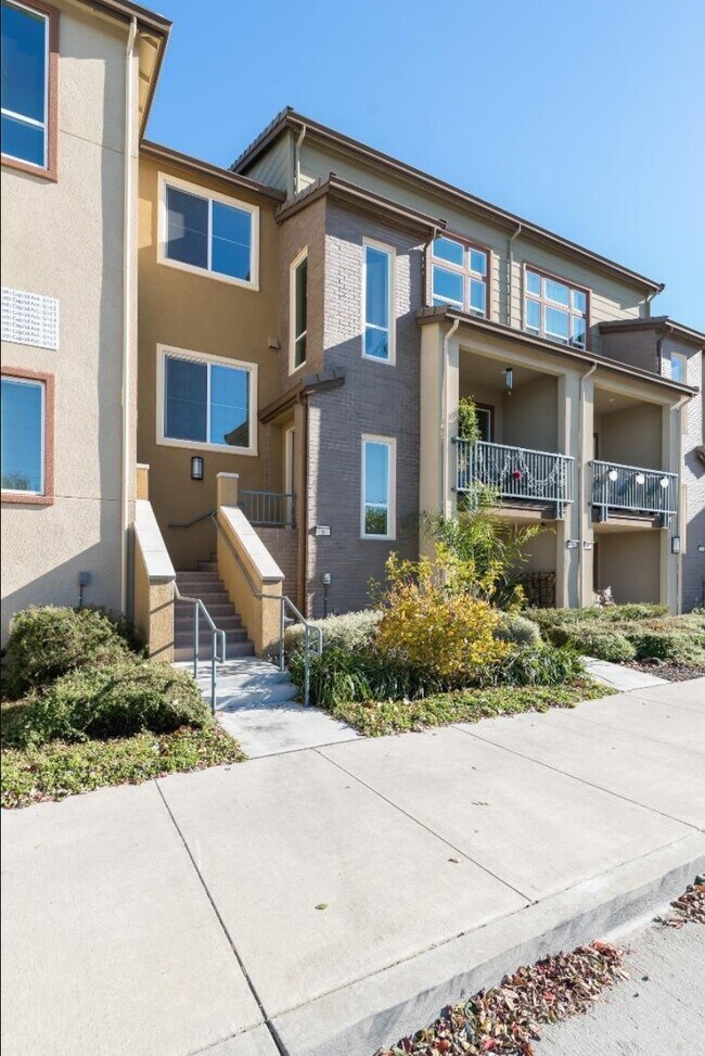 Building Photo - 1302 N Capitol Ave