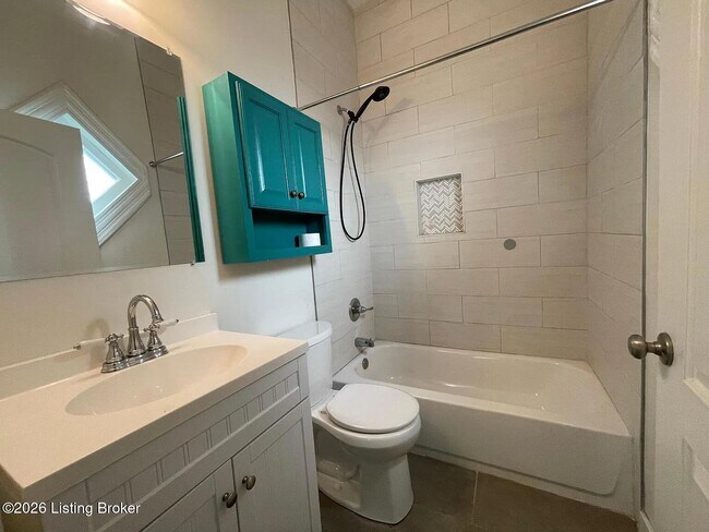 Building Photo - 521 E Ormsby Ave