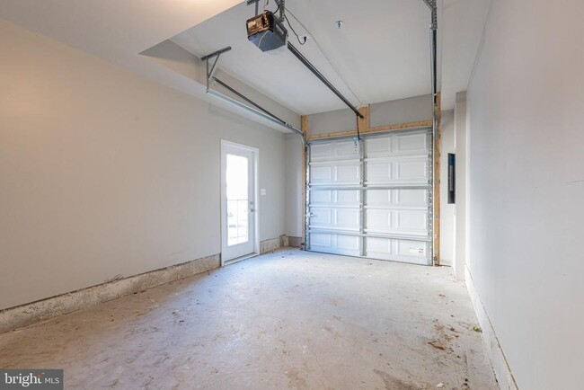 Building Photo - 100 Lawndale Dr