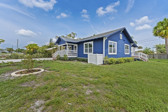 Building Photo - 1566 NW 9th Ave