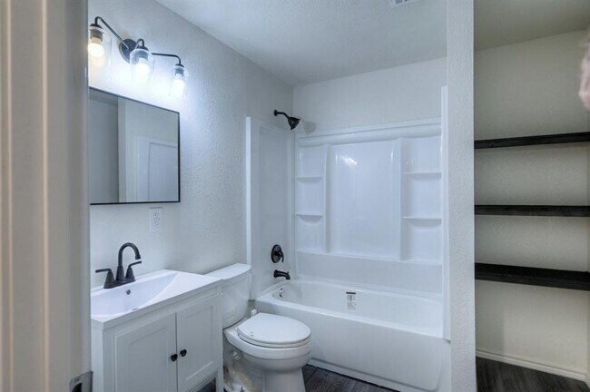 Building Photo - 9574 Darkwood St