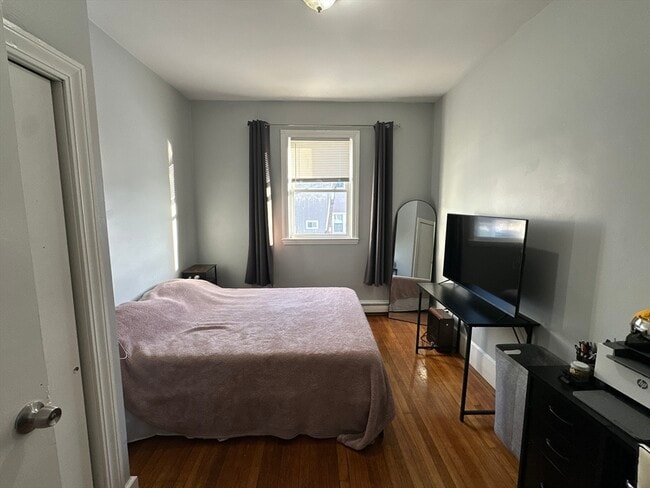 Building Photo - 332 Main St