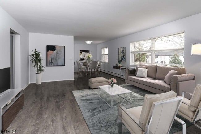 Building Photo - 525 Main St