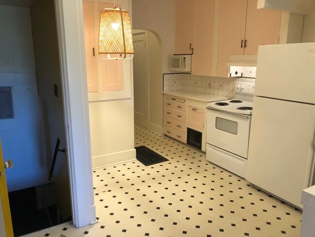 Building Photo - 3409 SE 22nd Ave