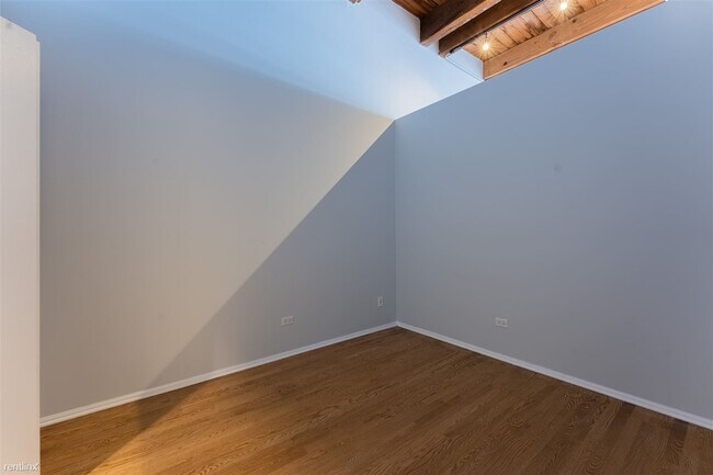 Building Photo - 2 br, 2 bath Condo - 521 W Superior St Uni...