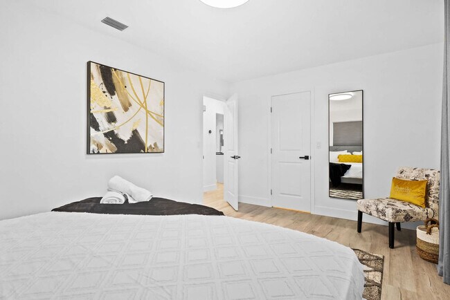 Building Photo - 1311 Cypress Ave