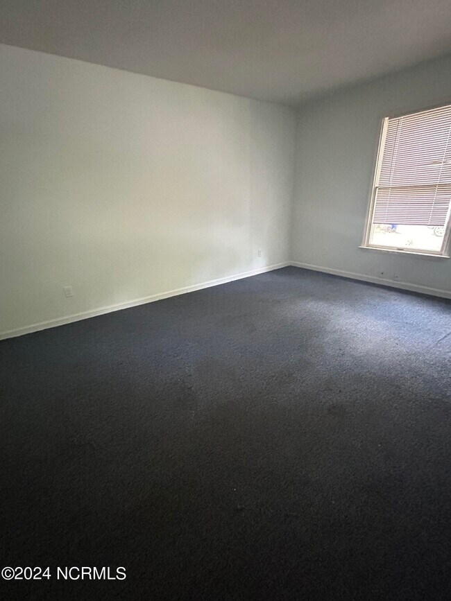 Building Photo - 208 Lindbeth Dr
