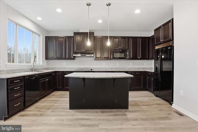 Building Photo - 33 Forge Mill Rd