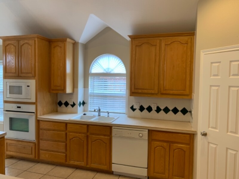 Building Photo - 903 Redbud Dr