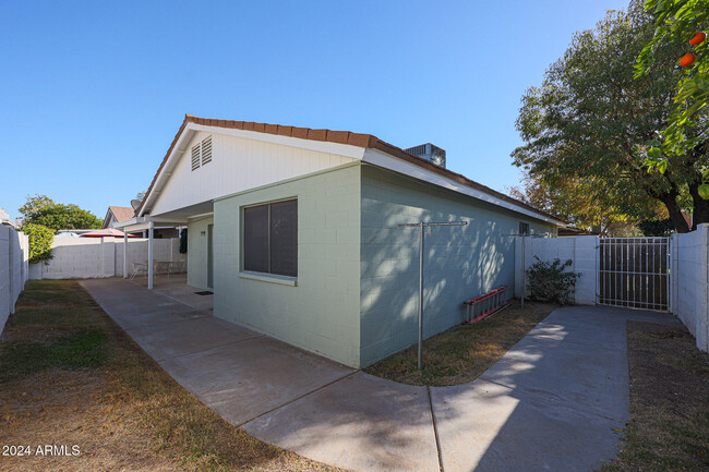 Building Photo - 134 E Anderson Ave